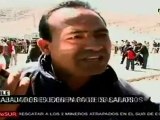 Mineros chilenos rescatados realizan protesta en demanda de sueldos y estabilidad