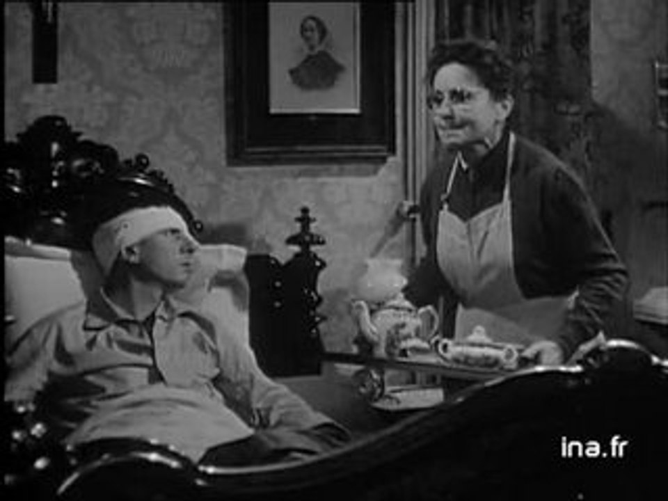 Madame Colet devant un placard