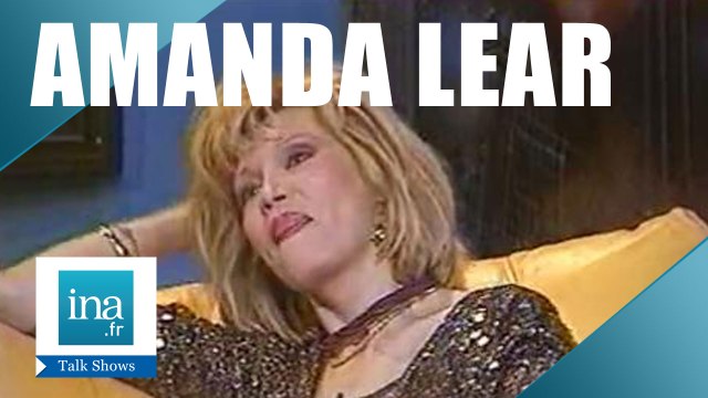 Amanda Lear sur le divan d'Henry Chapier | Archive INA