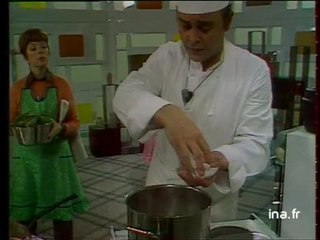 [Arrière de lapin de cabane aux herbes]