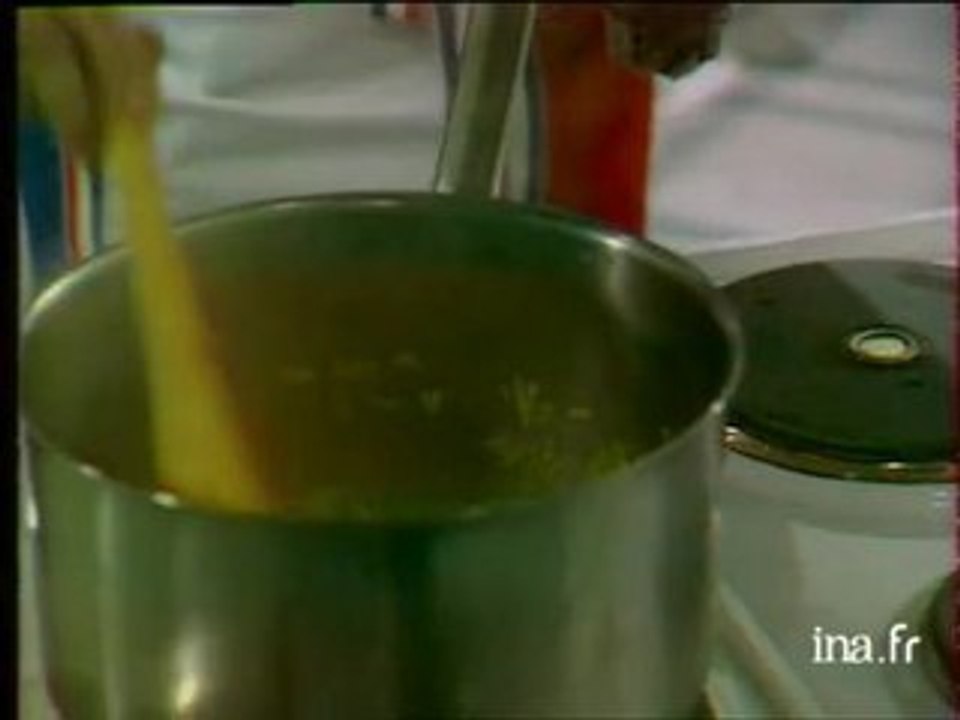 Poulet de Bresse à la crème Paul BOCUSE et Marthe MERCADIER  - Archive vidéo INA