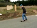 Skate Ollie par dessus un humain