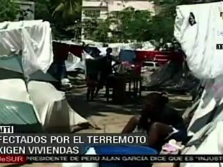 Haitianos afectados por el terremoto exigen viviendas
