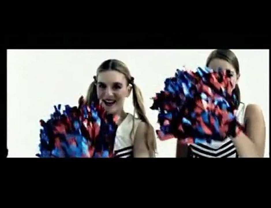 Deichkind ft. Nina   BON VOYAGE