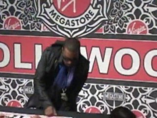 SNTV - Le sourire éclatant de Kanye