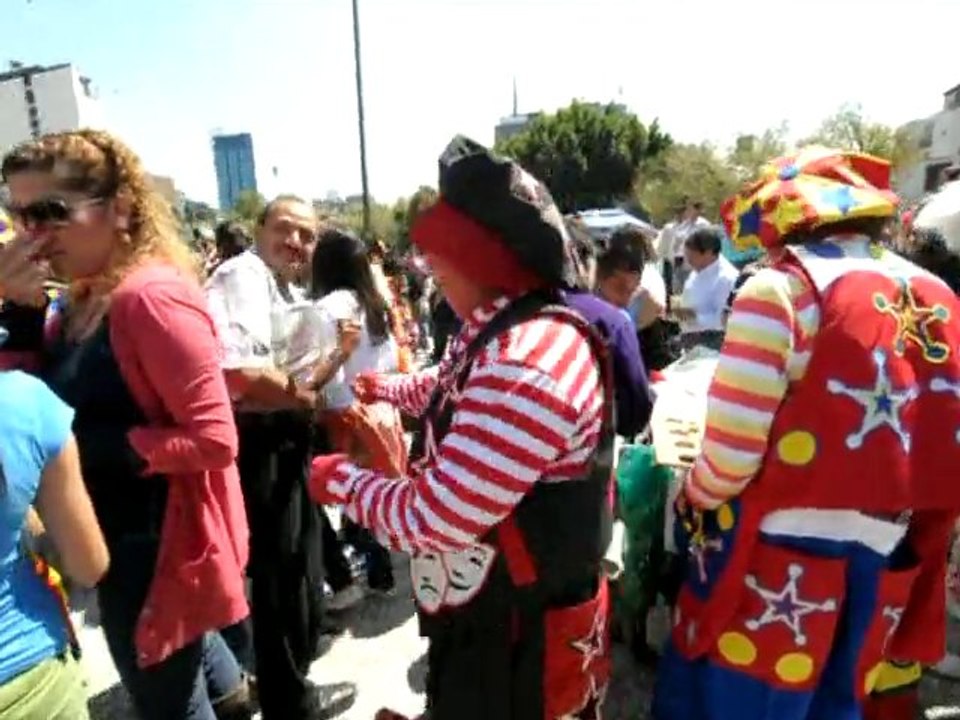 Clowns yuk it up for 'world's longest laugh'