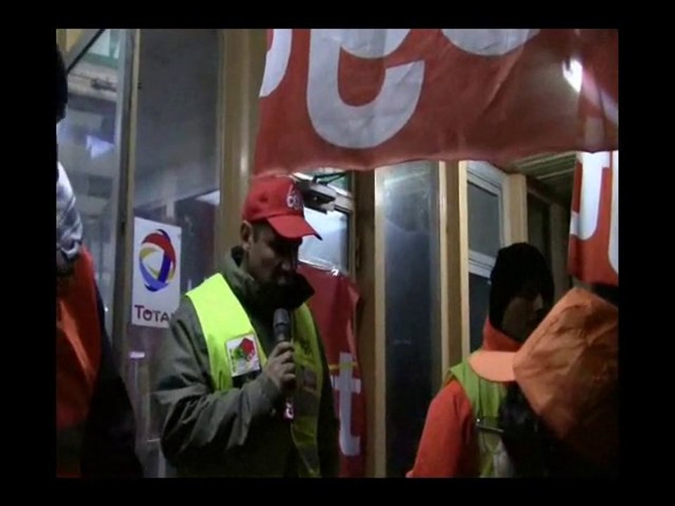 Piquet de Gréve à la raffinerie Total de Grandpuits (77)