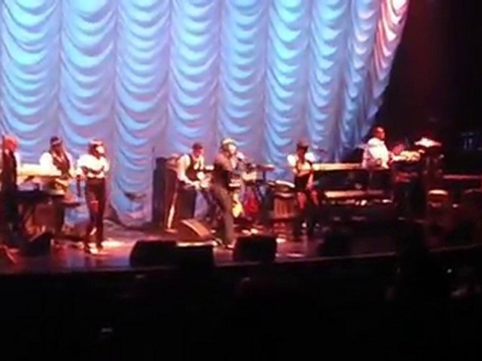 Jazmine Sullivan en Live - Holding You Down - & - Poison -