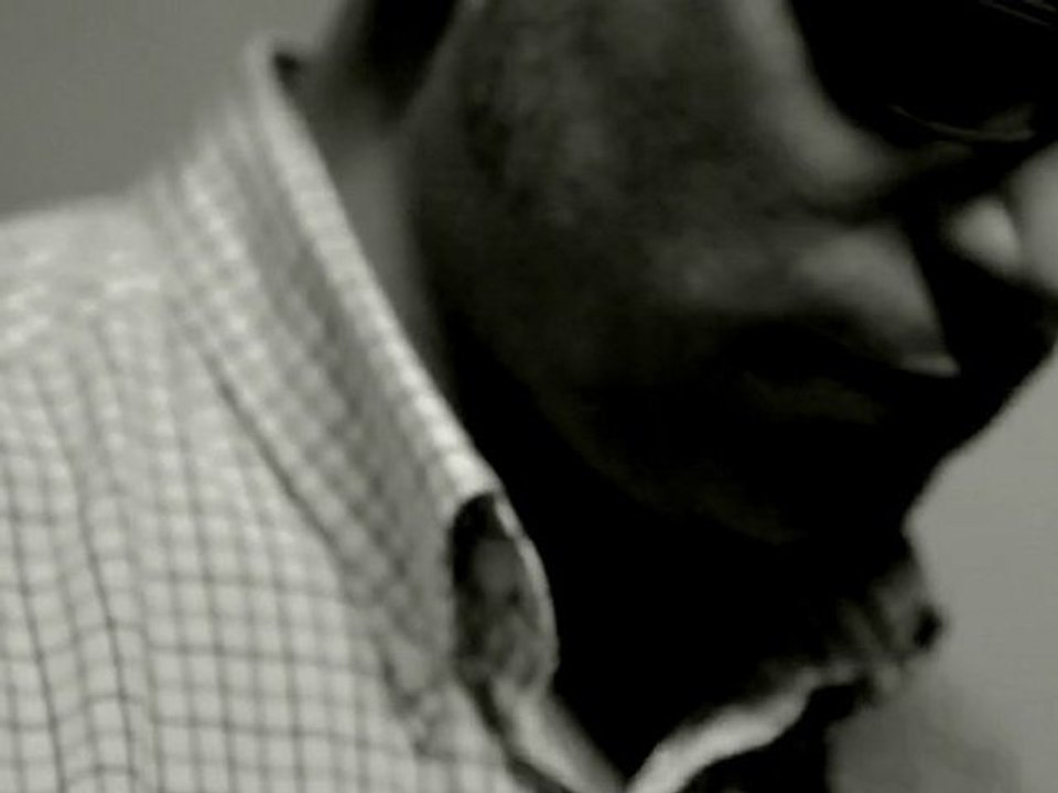 MORT OU LE MEGAPHONE directed by Ferran Brooks