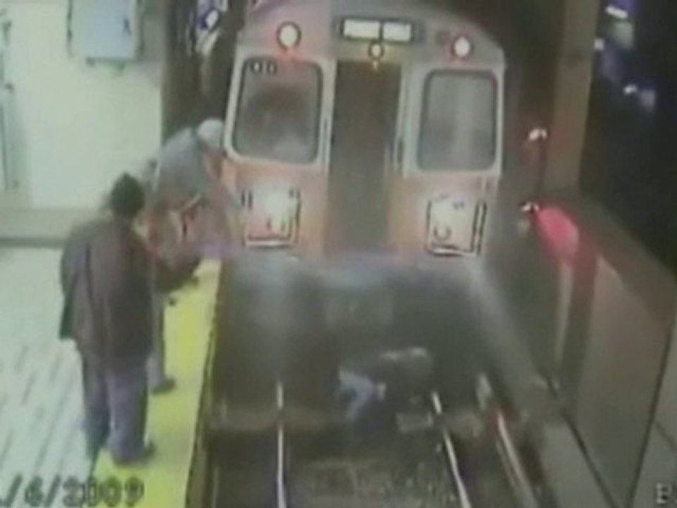 elle se jette sur les rails du metro