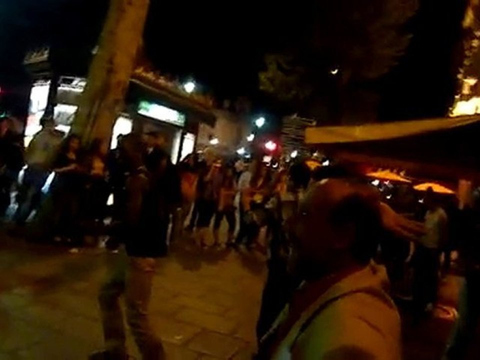 spectacle de rue chasseurs2primes ( c2p) avec un ouf
