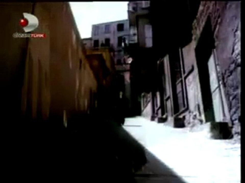 Nilüfer - Çok Uzaklarda