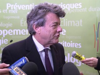 Carburants: encore sept départements en difficulté( Borloo)