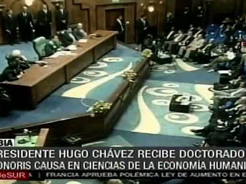 Chávez es nombrado doctor honoris causa en Libia