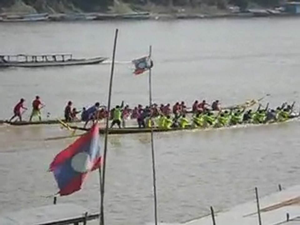 courses de pirogues sur le mekong