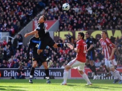 Stoke 1-2 Manchester United :Tuncay magic-strike