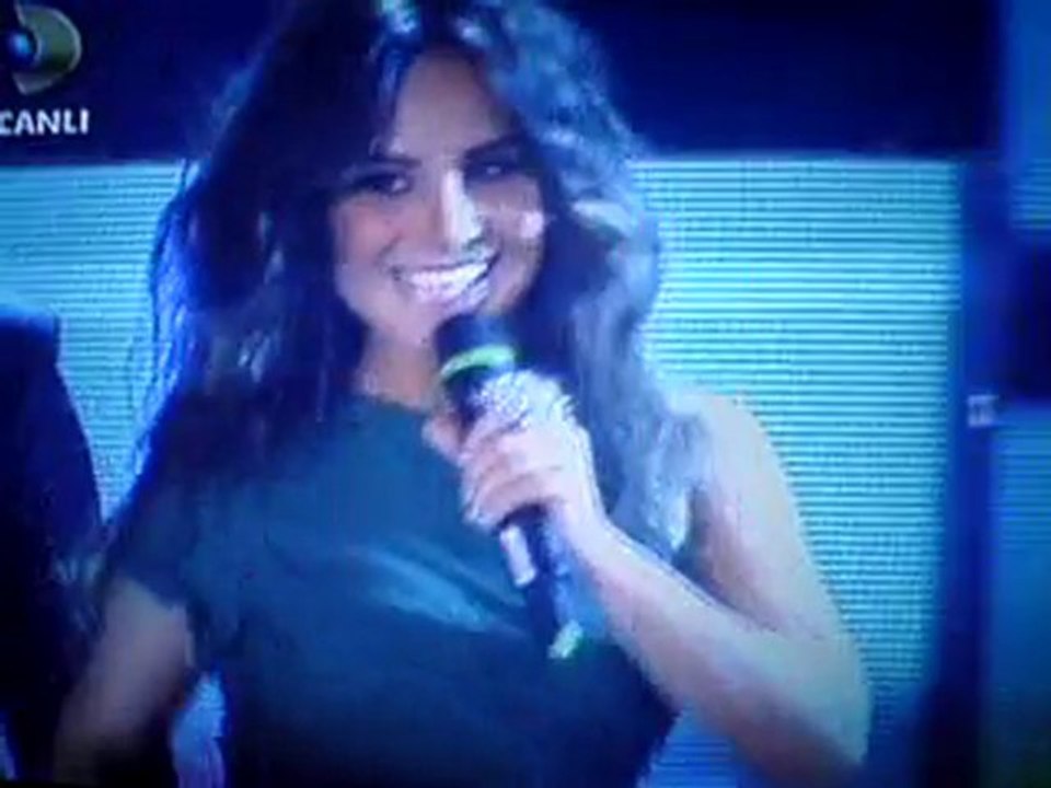 Betül Demir herkes haklı-Beyaz Show.22.10.2010