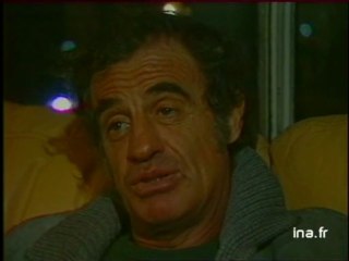 Jean-Paul Belmondo  au Théâtre Marigny dans le rôle de "KEAN" - Archive vidéo INA