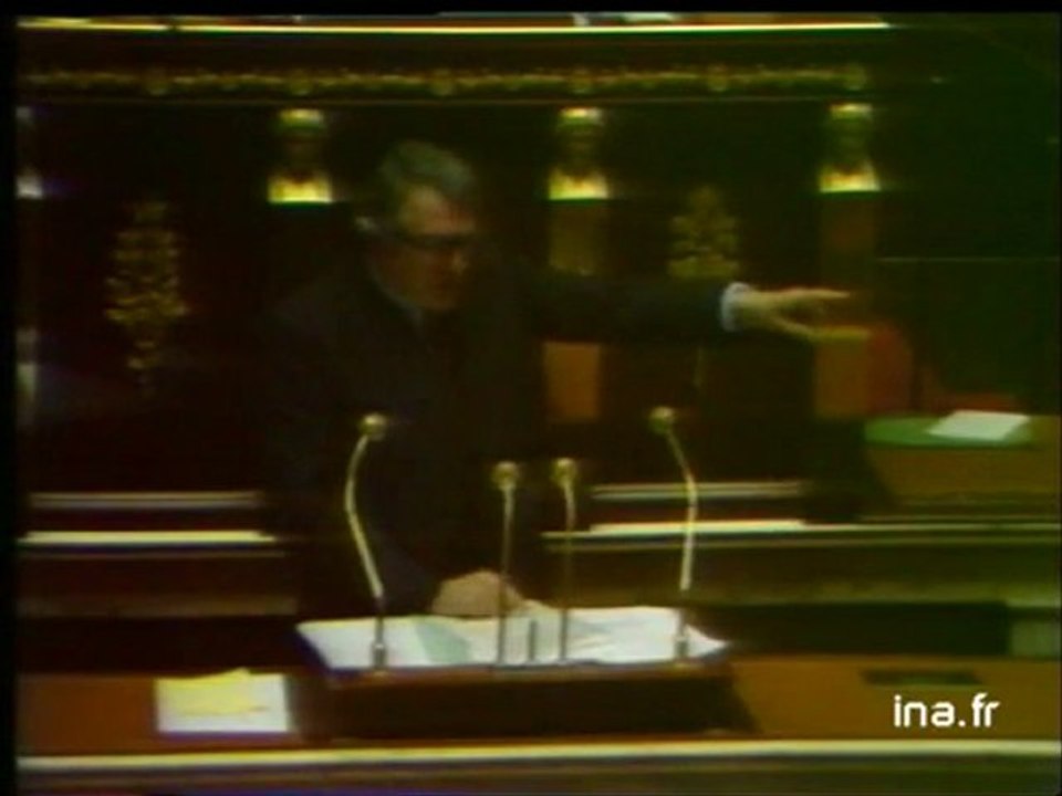 Pierre Mauroy à l'Assemblée Nationale  - Archive vidéo INA