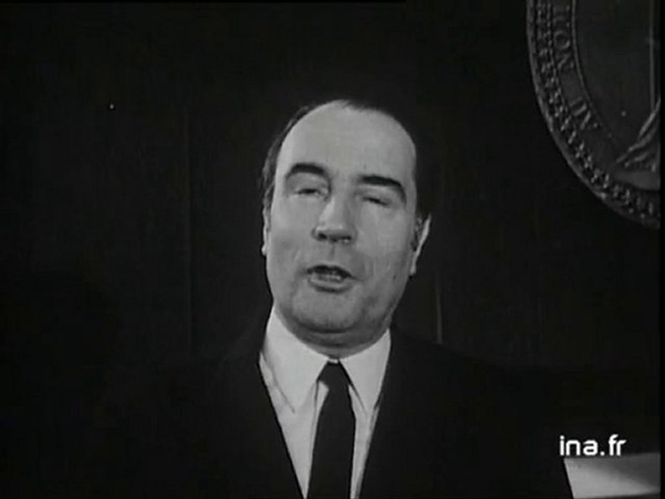 MONSIEUR MITTERRAND A CHATEAU CHINON