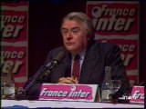 Pierre Mauroy à l'aise dans ses baskets face aux humoristes - Archive vidéo INA