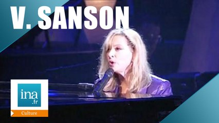 Véronique Sanson rend hommage à Michel Berger sur scène - Archive INA