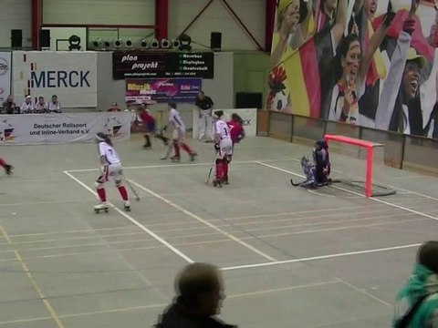 RINK HOCKEY - CHAMPIONNAT D'EUROPE FEMININ 2010 : U20 France / Espagne Part 1