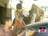 アフガニスタンの車修理工の少年
