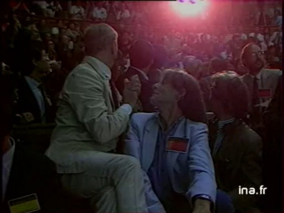 Yves Montand soutient les Chinois dissidents à Paris - Archive INA