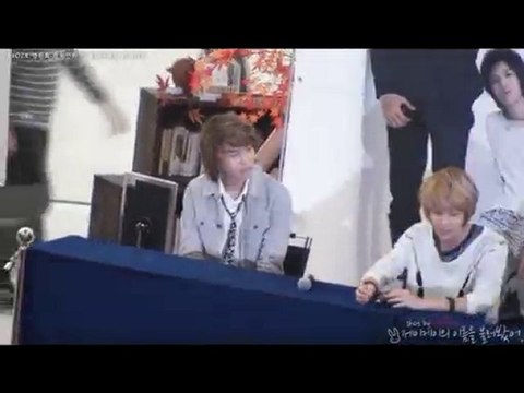 [Fancam] SHInee {Onew Focus} at Fansign 101024