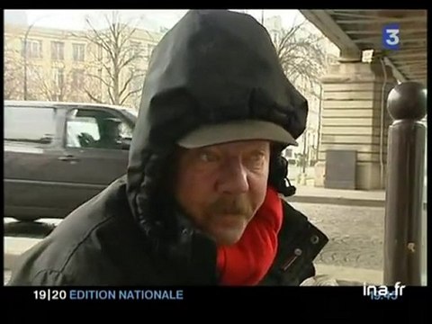 [Des tentes pour les SDF à Paris]