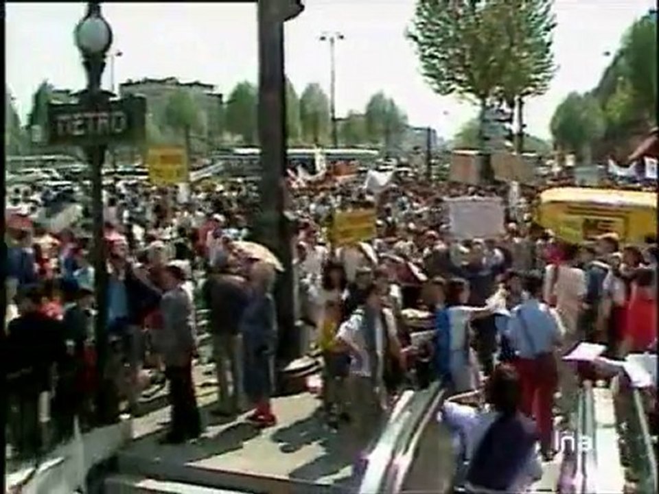 Manif pour et contre avortement