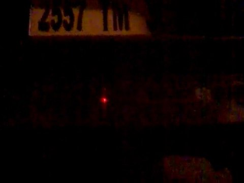 camaro au ralenti sur un parking