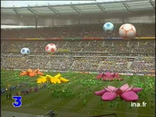 Cérémonie d'ouverture de la Coupe du Monde 98 au Stade de France - Archive vidéo INA