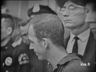Lee Harvey Oswald répond aux journalistes - Archive INA