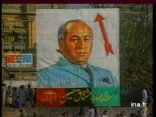 Benazir Bhutto, élue premier ministre au Pakistan