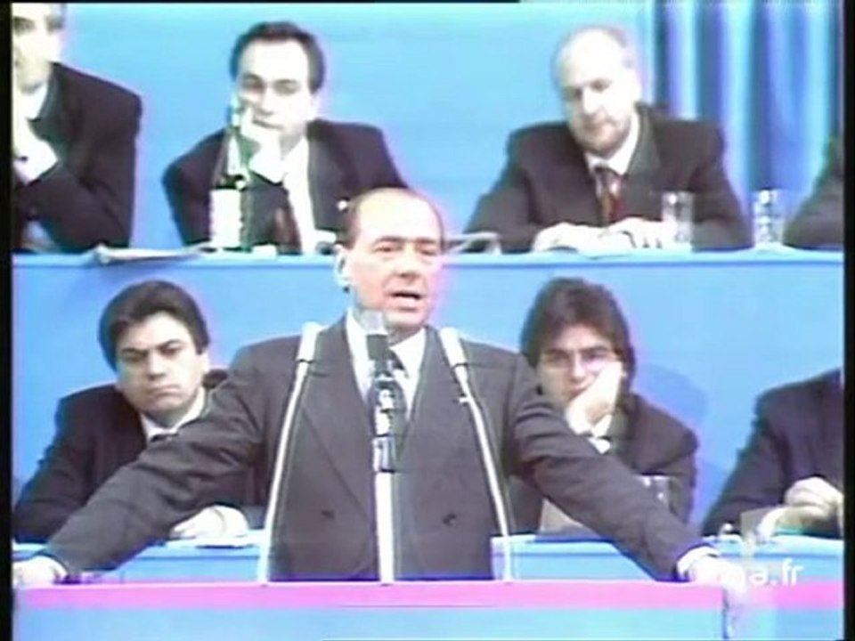 [Portraits croisés de Berlusconi et Prodi]