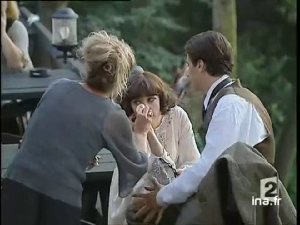 Marie Trintignant dans le coma à Vilnius - Archive vidéo INA