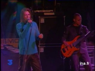 David Bowie en concert à l'Elysée Montmartre à Paris - Archive vidéo INA