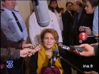 Factuel procès sang réactions