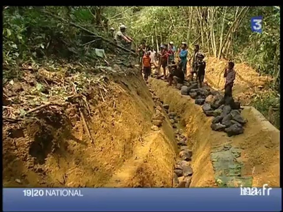 [Action contre la Faim apporte l'eau aux villages Akha du Laos]