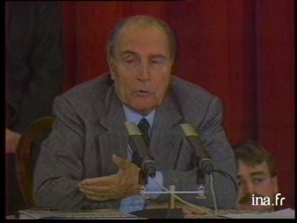 Réaction Mitterrand Roumanie