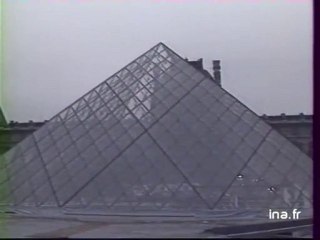 François Mitterrand : pyramide du Louvre