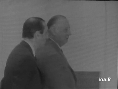 Retour du président Valéry Giscard d'Estaing à Orly