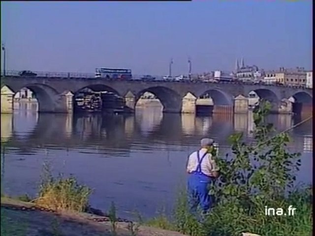 Ref:xfdyhw Le pont SAINT LAURENT de Mâcon, classe monument historique