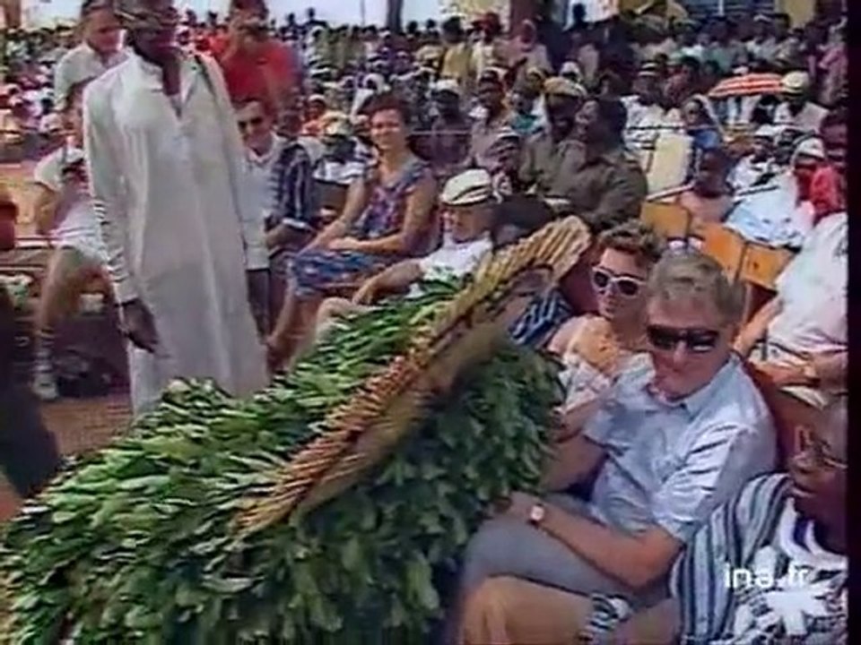 [Signature du jumelage Douroula Besançon, au Burkina Faso]