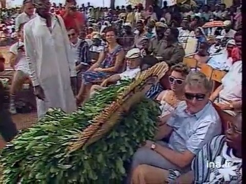 [Signature du jumelage Douroula Besançon, au Burkina Faso]