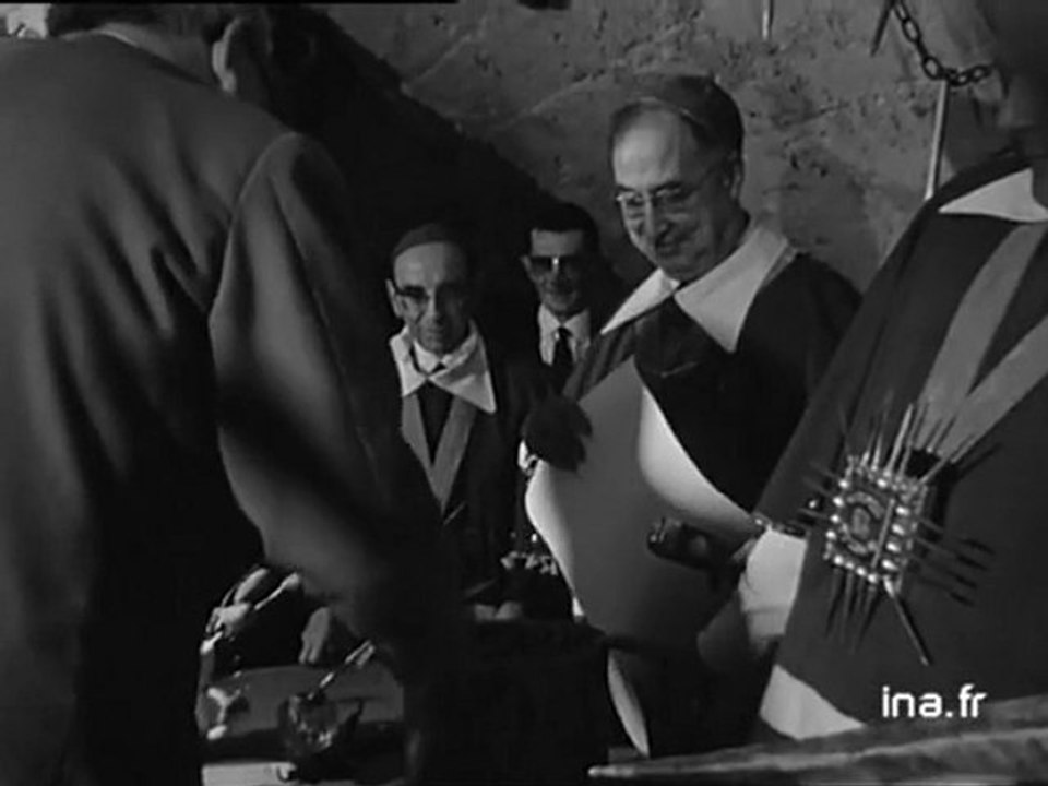 Marcel ACHARD intronisé par la confrérie de l'ordre du clou