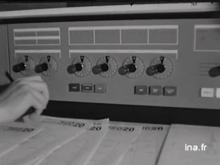 [Exposition de matériels électroniques à bord d'un avion à l'aéroport de Bron]