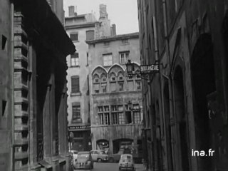 Le président de l'association du vieux Lyon, M. BRUN, lauréat des chefs d'oeuvre en péril